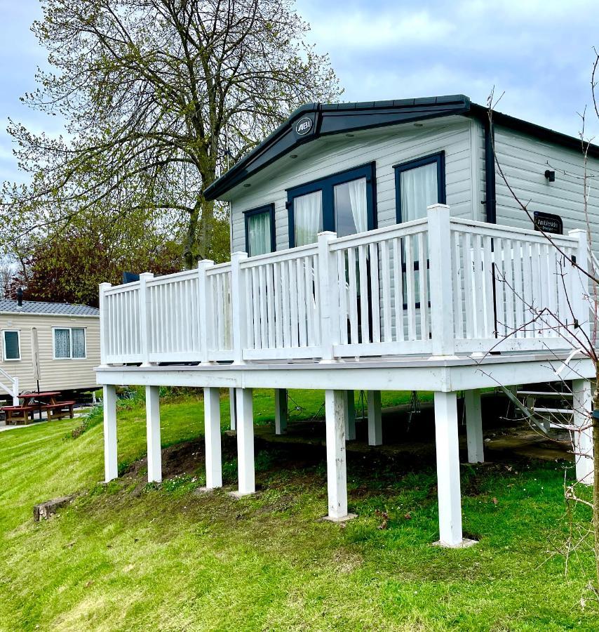 Rockley Park Private Holiday Homes Poole Bagian luar foto