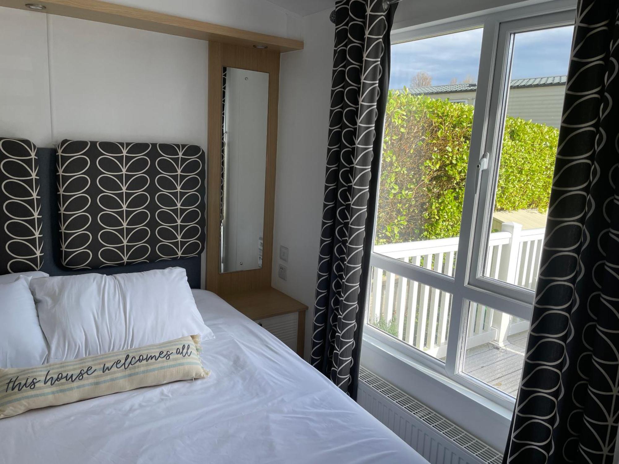 Rockley Park Private Holiday Homes Poole Bagian luar foto