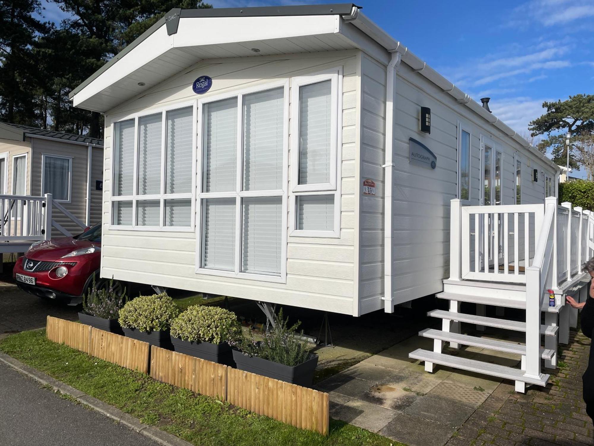 Rockley Park Private Holiday Homes Poole Bagian luar foto