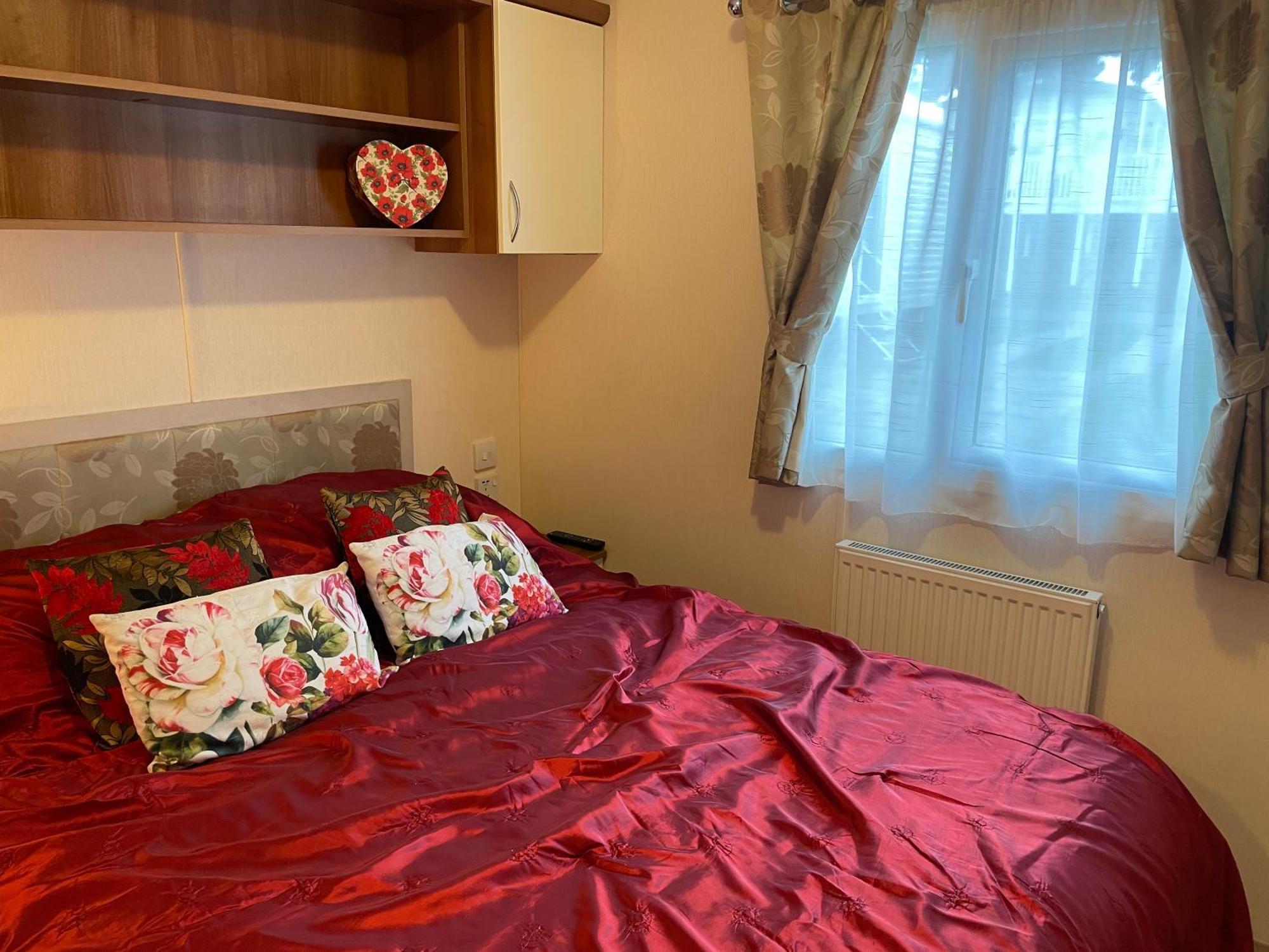 Rockley Park Private Holiday Homes Poole Bagian luar foto