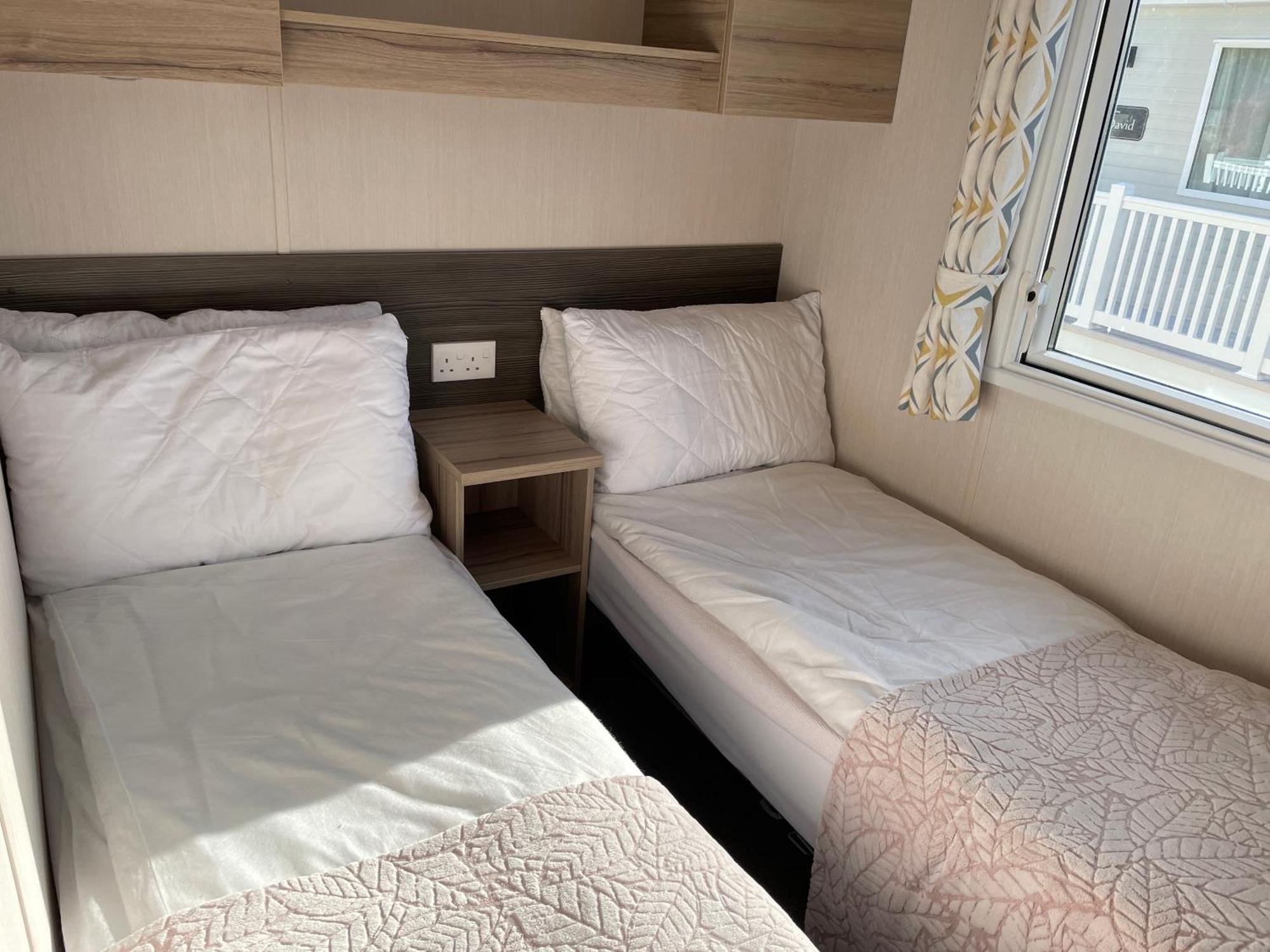 Rockley Park Private Holiday Homes Poole Bagian luar foto