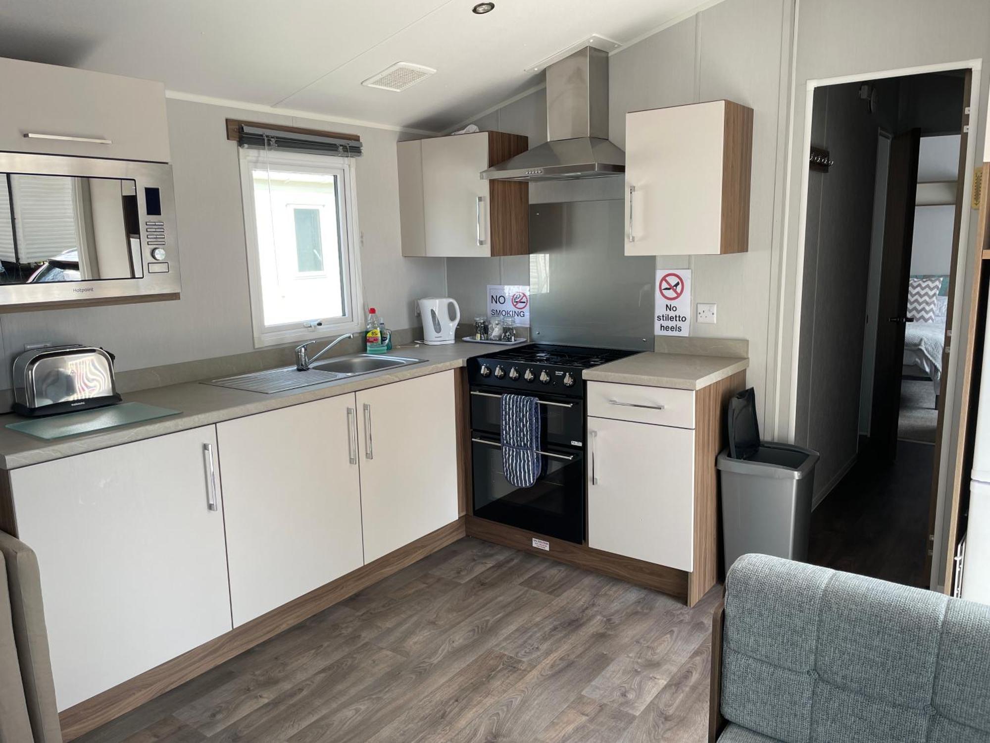 Rockley Park Private Holiday Homes Poole Bagian luar foto