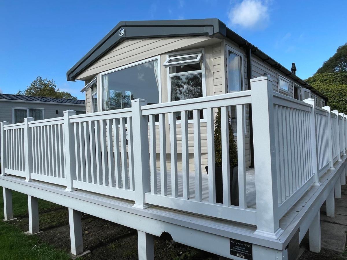 Rockley Park Private Holiday Homes Poole Bagian luar foto