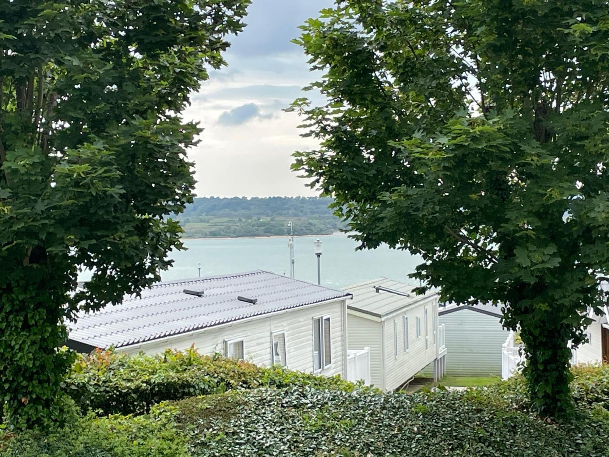 Rockley Park Private Holiday Homes Poole Bagian luar foto