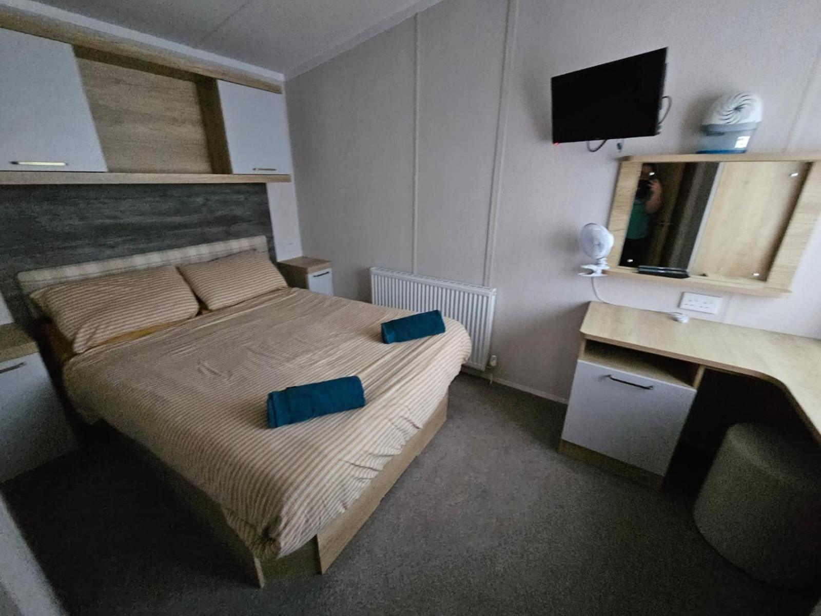 Rockley Park Private Holiday Homes Poole Bagian luar foto