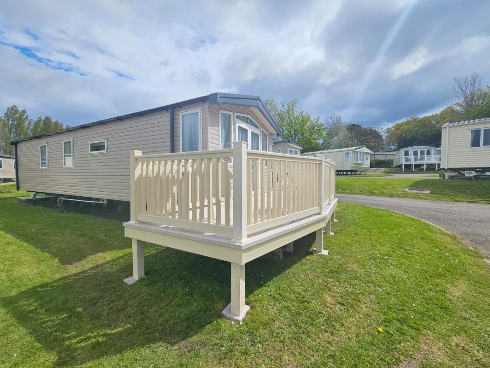 Rockley Park Private Holiday Homes Poole Bagian luar foto