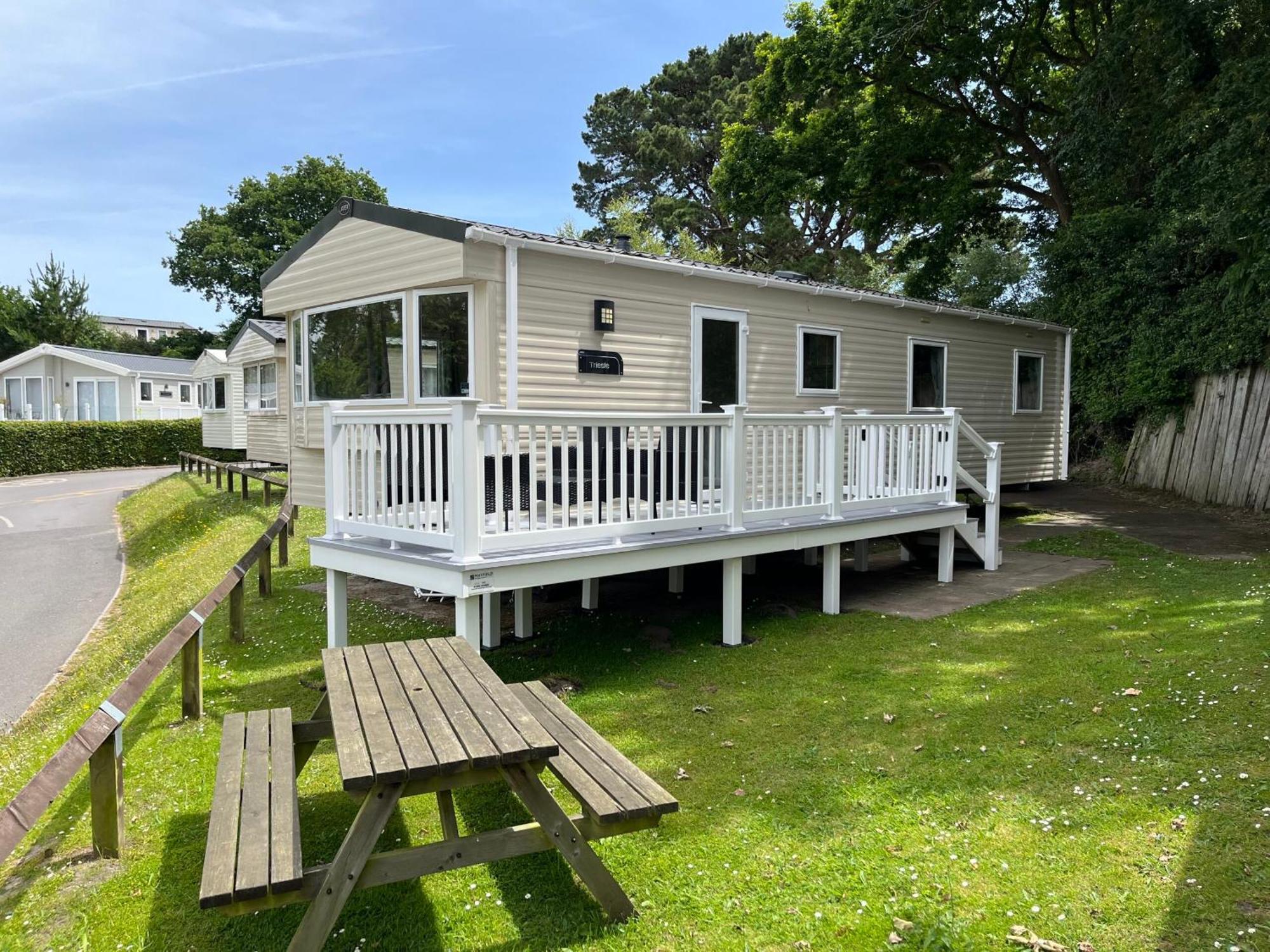 Rockley Park Private Holiday Homes Poole Bagian luar foto