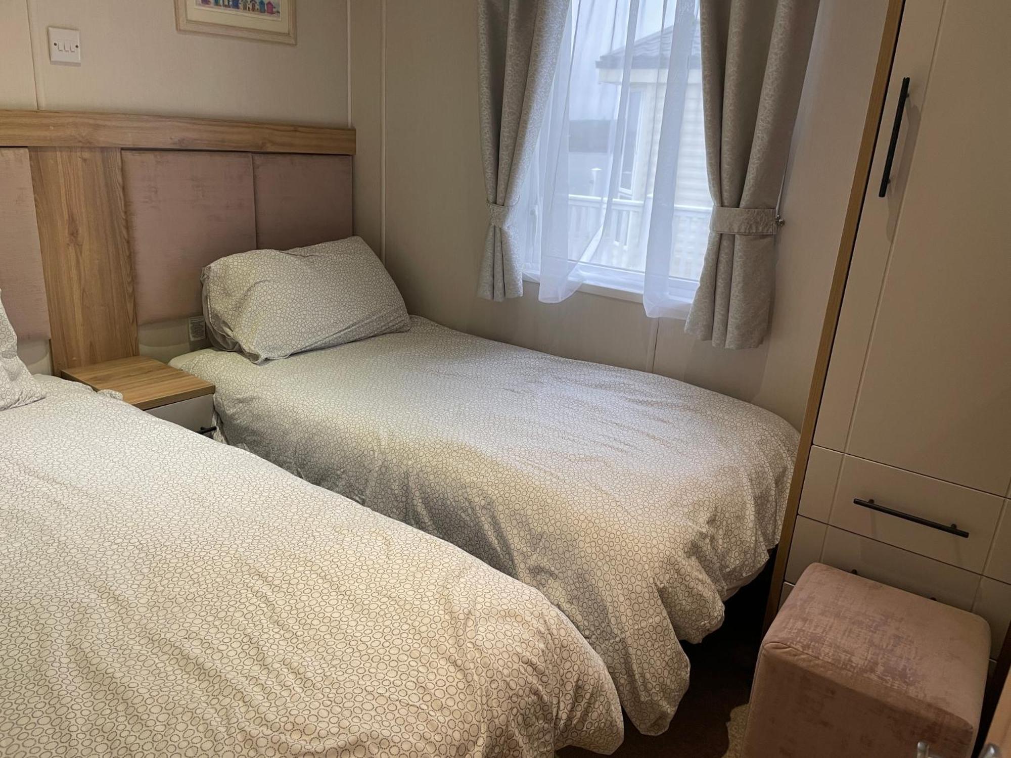 Rockley Park Private Holiday Homes Poole Bagian luar foto