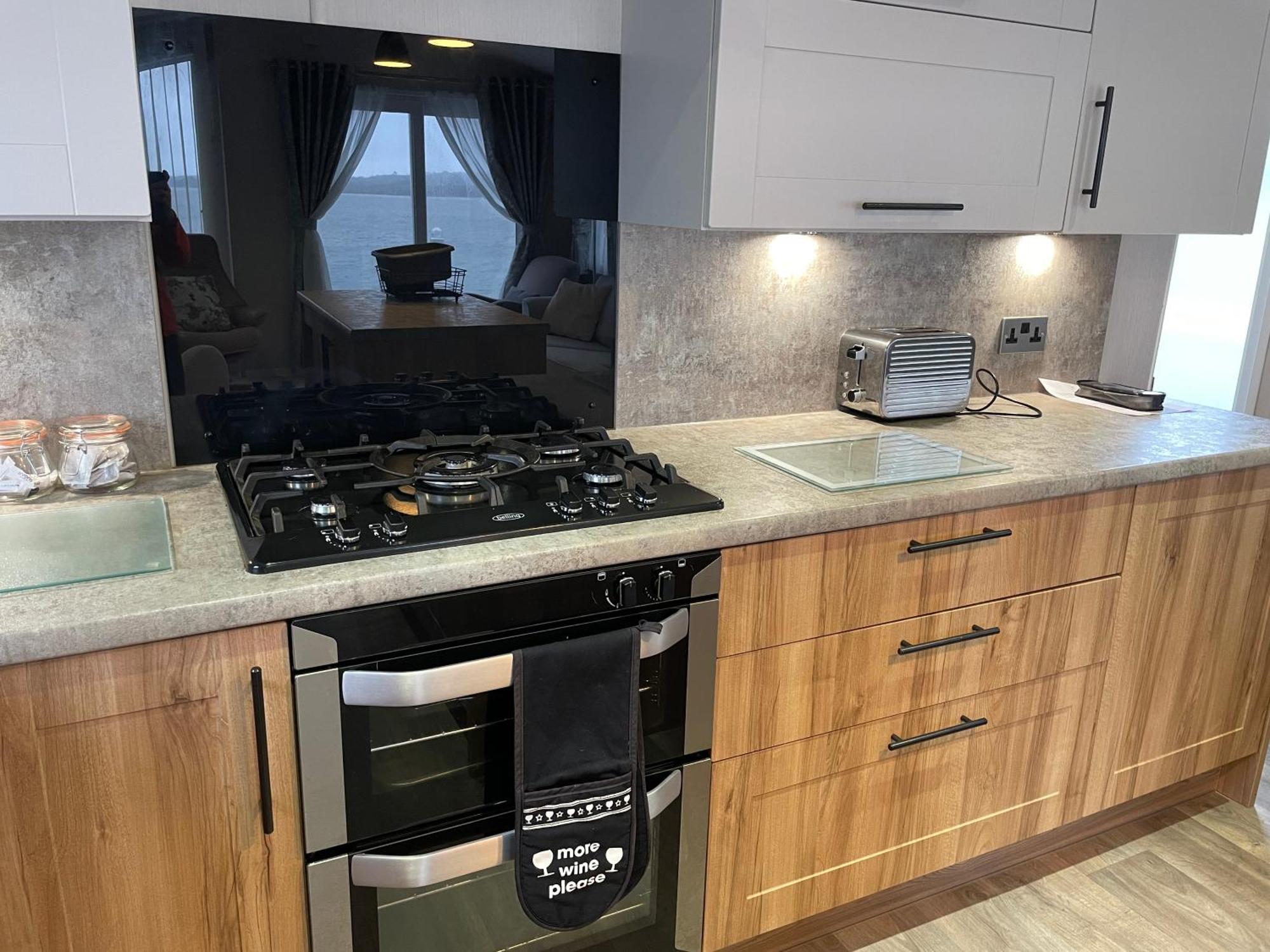Rockley Park Private Holiday Homes Poole Bagian luar foto