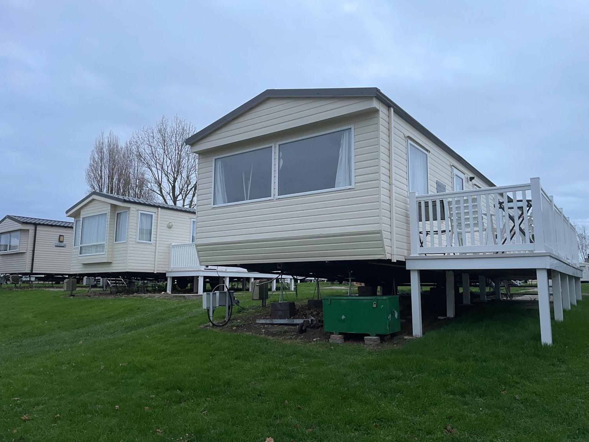 Rockley Park Private Holiday Homes Poole Bagian luar foto