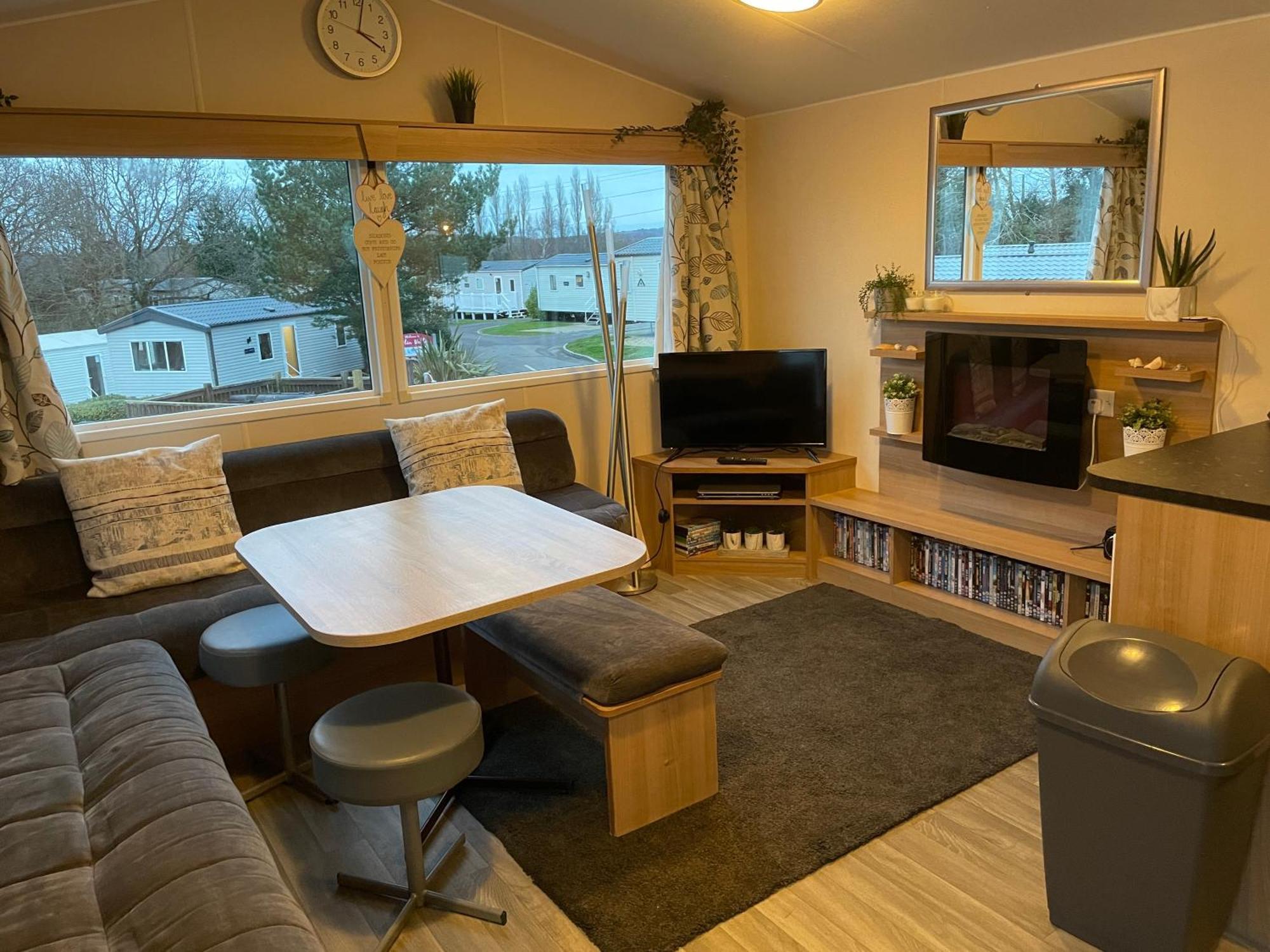 Rockley Park Private Holiday Homes Poole Bagian luar foto