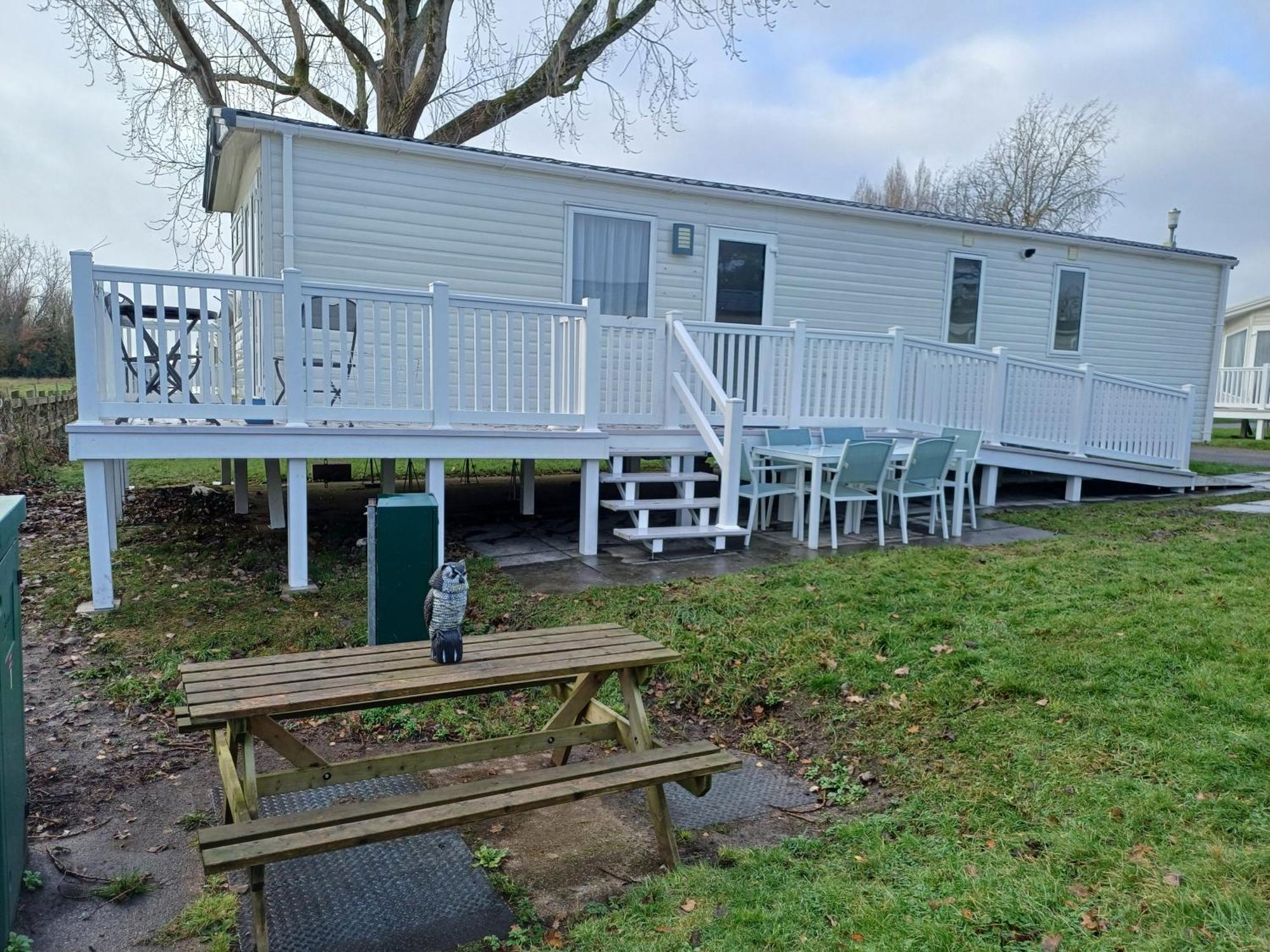 Rockley Park Private Holiday Homes Poole Bagian luar foto